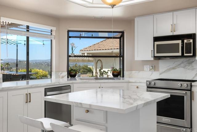 Detail Gallery Image 7 of 35 For 13336 Corte De Comares, Rancho Bernardo (San Diego),  CA 92128 - 3 Beds | 2 Baths