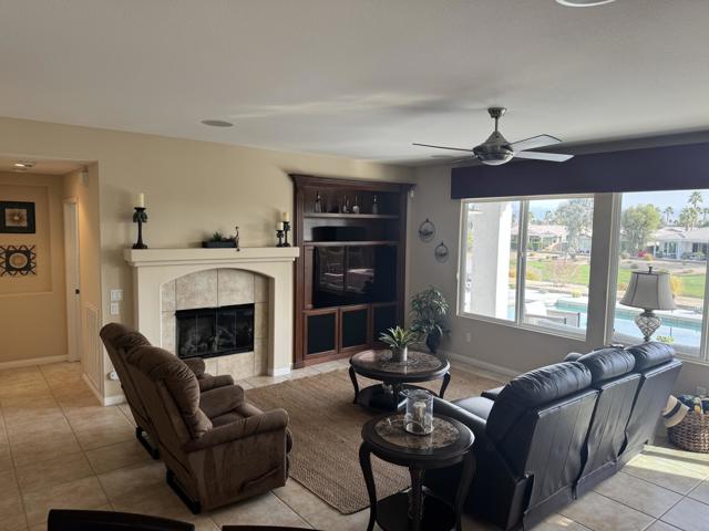 61722 Topaz Drive, La Quinta CA: https://media.crmls.org/mediaz/2c4a36f3-6eab-4625-a10c-61ecbecdda7b.jpg