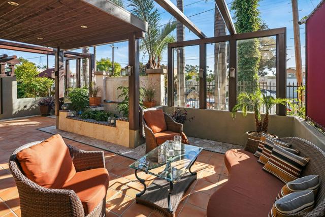 1728 West Lewis, San Diego CA: https://media.crmls.org/mediaz/2c4aab82-d43f-411c-8630-e6ab81df3ddf.jpg