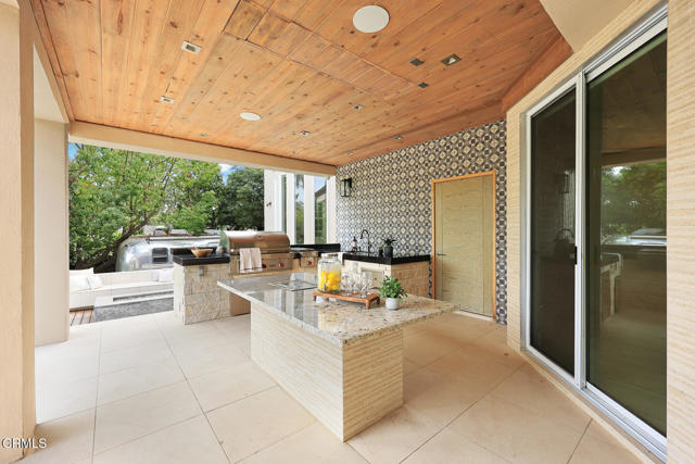 5008 La Canada Boulevard, La Canada Flintridge CA: https://media.crmls.org/mediaz/2c4b0456-fcb1-40f8-aa6b-9d265571fc3e.jpg