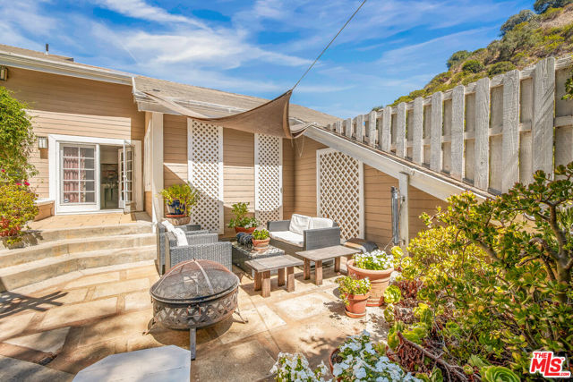 1647 N Beverly Glen Boulevard, Los Angeles CA: https://media.crmls.org/mediaz/2c4b527b-cbca-40aa-8c2f-5c6f0442a28b.jpg