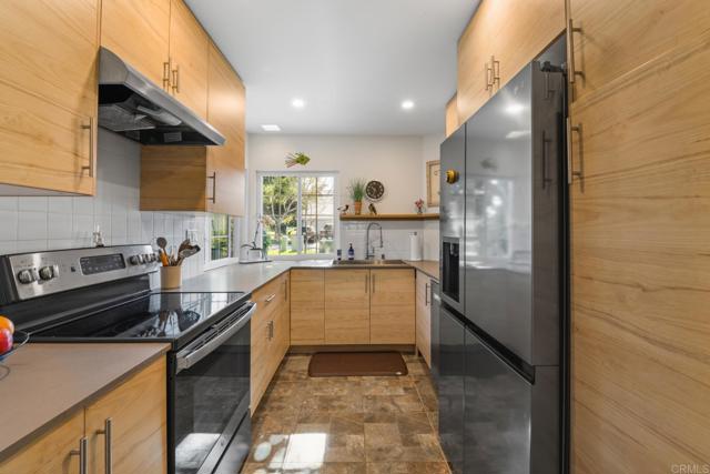 Detail Gallery Image 3 of 44 For 302 Windjammer Cir, Chula Vista,  CA 91910 - 2 Beds | 2 Baths