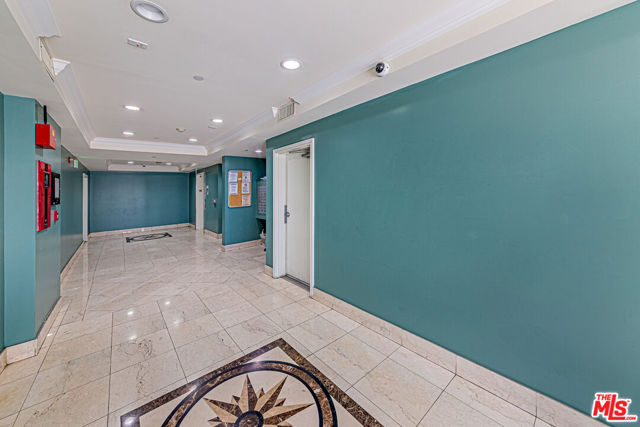 3061 W 12th Place, Los Angeles CA: https://media.crmls.org/mediaz/2c4ba66c-9ed3-4139-8e0c-998a28ee0895.jpg