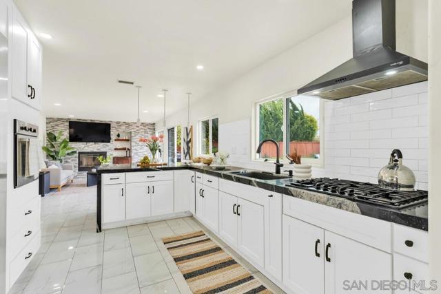 53 Avenida Descanso, Oceanside CA: https://media.crmls.org/mediaz/2c4bb0a5-89b4-49f2-ad4a-4573d67fcb72.jpg