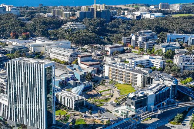 3550 Lebon Dr, San Diego CA: https://media.crmls.org/mediaz/2c4bdc5a-b90b-4f48-ac6b-61c08f945044.jpg