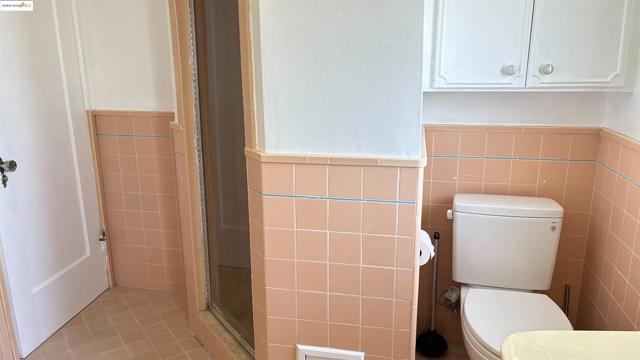 135 Alta Rd, Oakland CA: https://media.crmls.org/mediaz/2c4c0e48-fba2-4ea0-9591-294aecdb6570.jpg