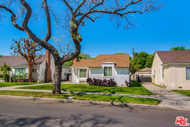 3825 Edgehill Drive, Los Angeles CA: https://media.crmls.org/mediaz/2c4c4a0f-937a-411a-b346-6cd98bcd9d31.jpg