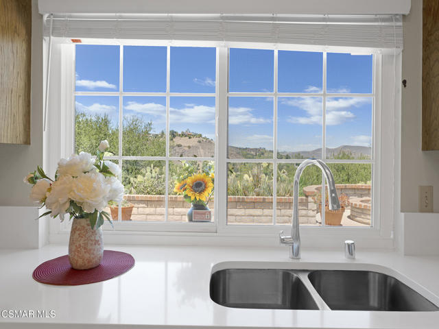 2031 Channelford Road, Westlake Village CA: https://media.crmls.org/mediaz/2c4c6292-9b22-4a16-a68c-d6f94793c8b2.jpg