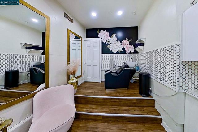 104 Silva Ct, Martinez CA: https://media.crmls.org/mediaz/2c4d46b5-659e-490c-bc0b-a9ff61b05eca.jpg