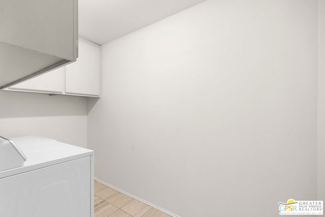 2910 Cervantes Court, Palm Springs CA: https://media.crmls.org/mediaz/2c4d9b8a-5706-4880-8eea-44a55a0c3516.jpg