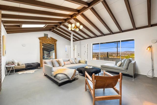 7648 Araby Avenue, 29 Palms CA: https://media.crmls.org/mediaz/2c4da33b-b106-44ee-a9f1-325fb5839b2d.jpg