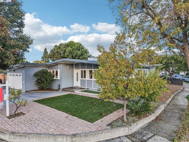 24282 Willimet Way, Hayward CA: https://media.crmls.org/mediaz/2c4deed1-ffa3-4d53-b7d1-c8e3cbf6a402.jpg