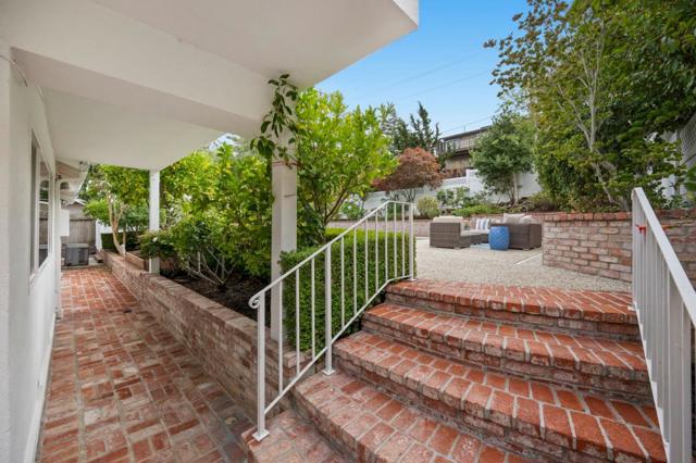 1511 La Mesa Drive, Burlingame CA: https://media.crmls.org/mediaz/2c4e10e9-4bd3-4ecc-b6a2-e14ddd98f18e.jpg