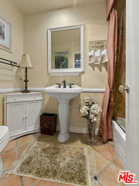 22626 Pacific Coast Highway, Malibu CA: https://media.crmls.org/mediaz/2c4e13e4-0615-4882-995c-c4690574a431.jpg