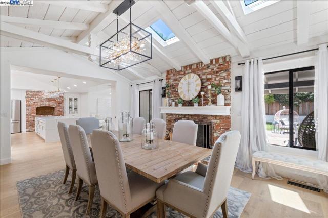 325 Crest Ave, Alamo CA: https://media.crmls.org/mediaz/2c4e7542-4e81-4e15-8c99-73c6ead59314.jpg