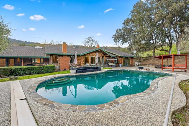 6915 Redwood Retreat Road, Gilroy CA: https://media.crmls.org/mediaz/2c4e7fc1-2108-4967-a1cb-4a0d4d3872ac.jpg