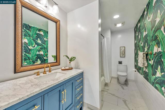 1231 Pine St, Oakland CA: https://media.crmls.org/mediaz/2c4efd0c-fe0c-4166-8910-577e792fd916.jpg
