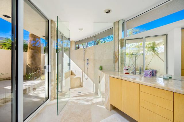 79095 Tom Fazio N Lane, La Quinta CA: https://media.crmls.org/mediaz/2c4f0d58-b404-4935-835b-8ef40d29d2ac.jpg