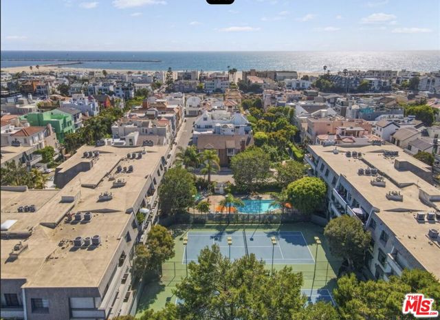 306 BORA BORA Way, Marina del Rey CA: https://media.crmls.org/mediaz/2c4f53b7-3cf5-4bbc-b06e-0f5ac023476c.jpg