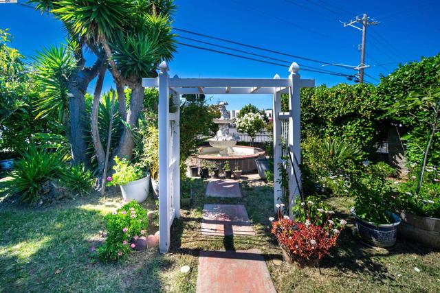 37621 Glenmoor Dr, Fremont CA: https://media.crmls.org/mediaz/2c4fd9a1-f3b1-4537-a93f-bf6abf24fb0a.jpg