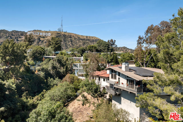 3307 Deronda Drive, Los Angeles CA: https://media.crmls.org/mediaz/2c50b433-2463-4304-be29-554c005f120e.jpg