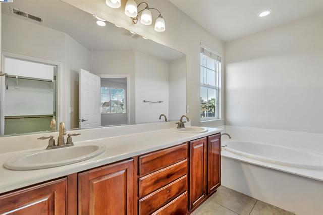 501 Carnaby Rd, Lathrop CA: https://media.crmls.org/mediaz/2c511f54-3af4-4d3b-a22b-bbc7bd50c249.jpg