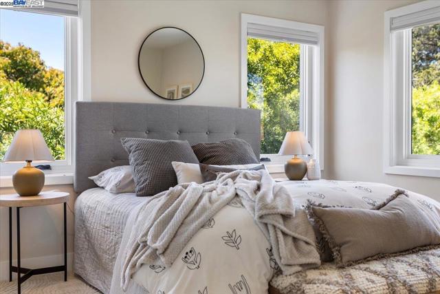 1002 Middle Ave, Menlo Park CA: https://media.crmls.org/mediaz/2c51c970-2f37-4c70-bde2-14672198dd5e.jpg