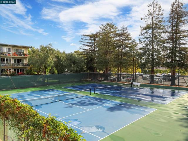 820 N Delaware St, San Mateo CA: https://media.crmls.org/mediaz/2c528fd6-55b7-43fd-9a3a-3f142637de1a.jpg