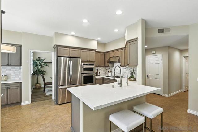 12224 Mulholland Ct, San Diego CA: https://media.crmls.org/mediaz/2c52e584-2ec6-4ade-a8e9-cf32d2f0db09.jpg