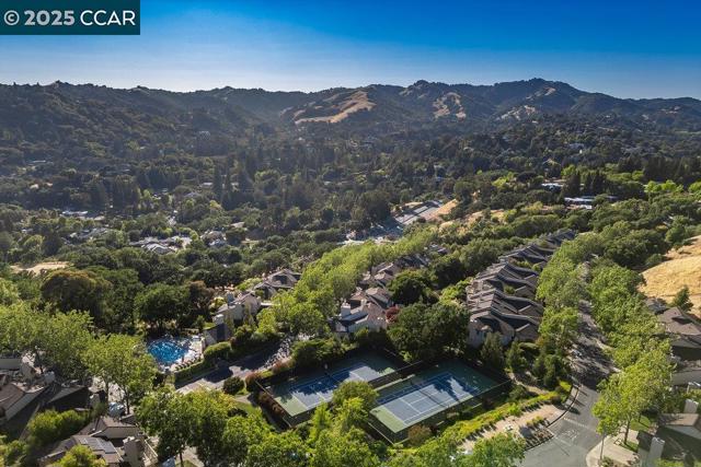 410 Beacon Ridge Lane, Walnut Creek CA: https://media.crmls.org/mediaz/2c5343e7-330d-4918-921a-31739d5eb492.jpg