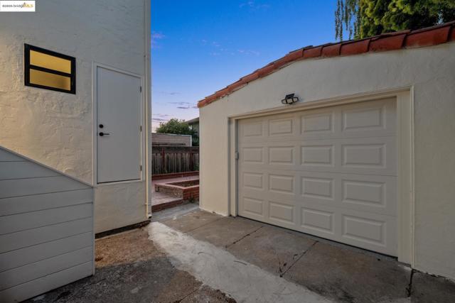 1207 Cedar St, Berkeley CA: https://media.crmls.org/mediaz/2c535711-aae4-4265-9bdf-3ce69e7eaec2.jpg