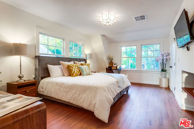 1607 N Vista Street, Los Angeles CA: https://media.crmls.org/mediaz/2c537820-ece7-492f-a3a4-e370ddf57f79.jpg