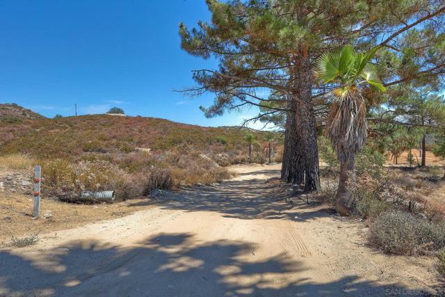 25861 E Old Julian Hwy, Ramona CA: https://media.crmls.org/mediaz/2c537897-7d07-4a18-a04a-2ef93faea962.jpg