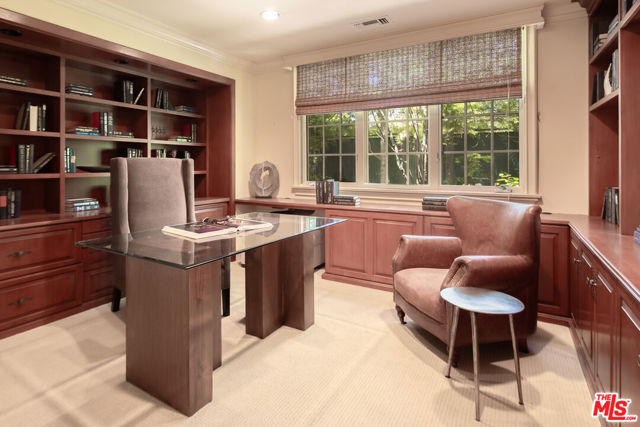 1154 Summit Drive, Beverly Hills CA: https://media.crmls.org/mediaz/2c5468fd-ad6b-4322-bca0-77659ffe6d70.jpg