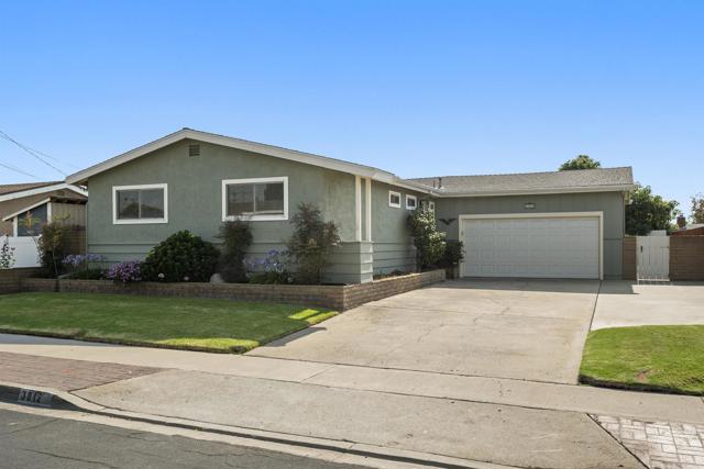 Detail Gallery Image 1 of 43 For 3812 Armstrong St, San Diego,  CA 92111 - 3 Beds | 2 Baths