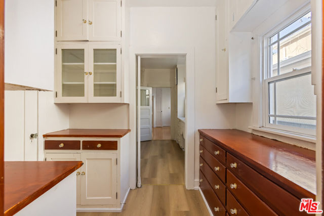 955 S Highland Avenue, Los Angeles CA: https://media.crmls.org/mediaz/2c549817-bbf4-426c-9b2e-9fa42de4bd22.jpg