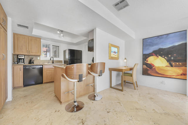 1385 E Via Escuela, Palm Springs CA: https://media.crmls.org/mediaz/2c54ad5a-f57b-4ea2-b43a-325fe43f4b3a.jpg