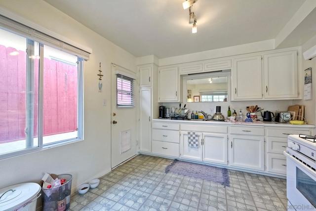 1852 Locust St, San Diego CA: https://media.crmls.org/mediaz/2c54b4f0-4be0-4273-889a-3b8162829aa7.jpg
