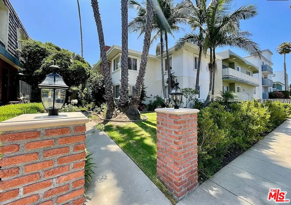 938 6th Street #7
