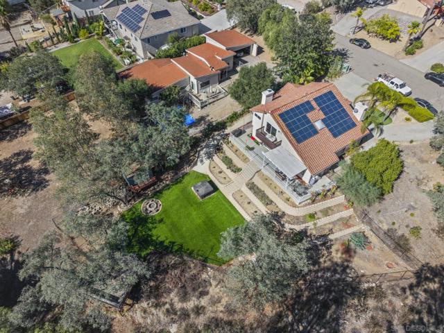 24249 Sargeant Rd, Ramona CA: https://media.crmls.org/mediaz/2c54cd07-6742-4bc9-a9fc-8d9e48b644a4.jpg