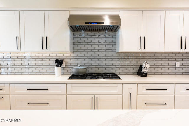 1725 Royal Saint George Drive, Westlake Village CA: https://media.crmls.org/mediaz/2c551adc-5232-4ac7-a3ea-4f96fcafab10.jpg