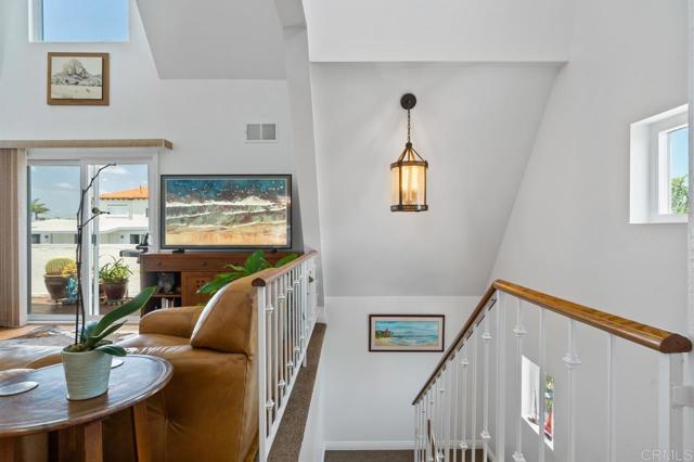 374 Orange Avenue, Coronado CA: https://media.crmls.org/mediaz/2c55dd83-0eb9-40ce-b90b-f9a6d22cd8a6.jpg