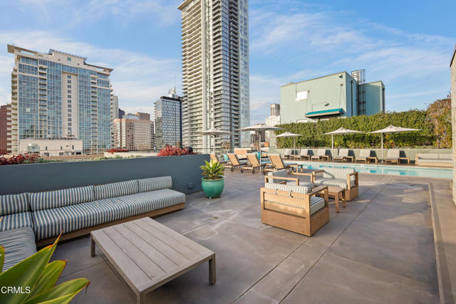 849 S Broadway, Los Angeles CA: https://media.crmls.org/mediaz/2c56065e-5438-4502-aaf5-adb6e45dc472.jpg