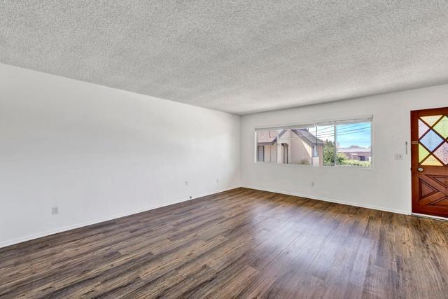 328 30 9th St, Del Mar CA: https://media.crmls.org/mediaz/2c56532e-0fba-4b38-8714-ce973c004c1f.jpg
