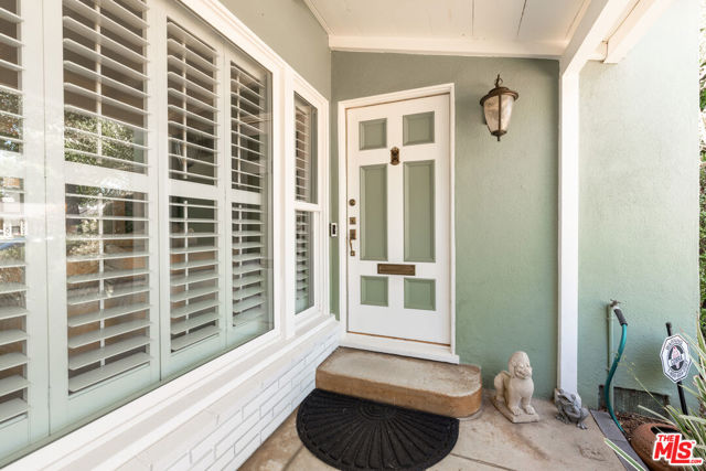 4316 Beeman Avenue, Studio City CA: https://media.crmls.org/mediaz/2c5753ce-d610-4fb5-bac5-a085e5d5ac4f.jpg