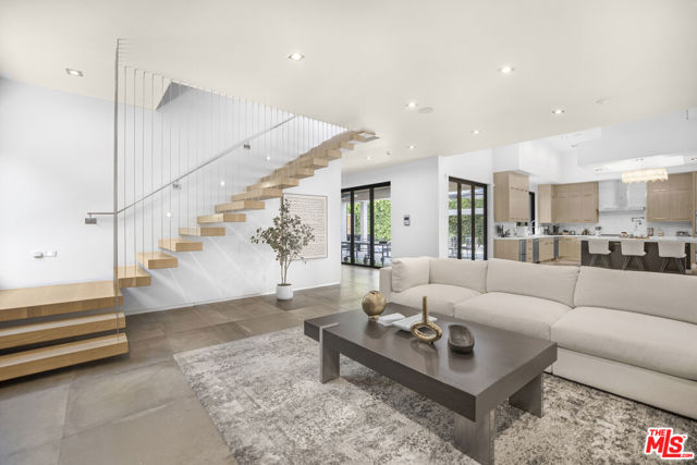 5304 Louise Avenue, Encino CA: https://media.crmls.org/mediaz/2c576f2b-6d74-4b30-8cb3-d5d52ee543d1.jpg
