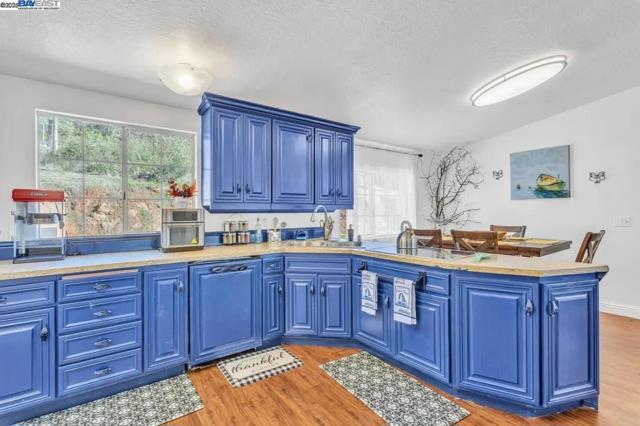 1170 Graceland Pl,  CA: https://media.crmls.org/mediaz/2c579cef-3098-4656-9d0d-25dae8dde369.jpg