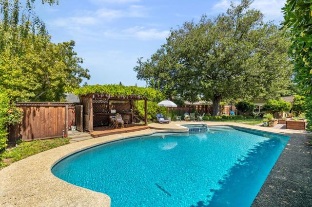 690 Torwood Lane, Los Altos CA: https://media.crmls.org/mediaz/2c57b0c5-0dad-4af2-88fc-fdbb6e243b85.jpg