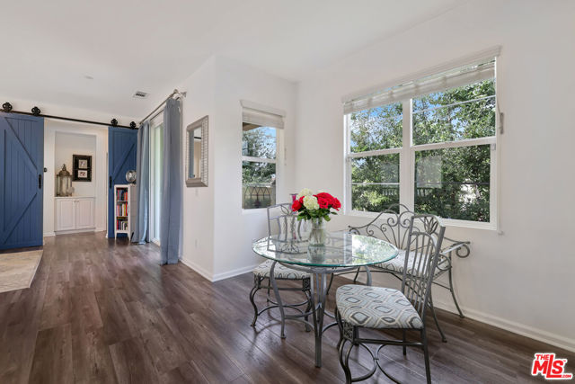 21990 Moveo Drive, Santa Clarita CA: https://media.crmls.org/mediaz/2c5844a5-3b4b-4ecd-bbee-8e79b9f885cf.jpg