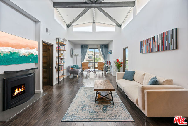 2175 S Beverly Glen Boulevard, Los Angeles CA: https://media.crmls.org/mediaz/2c58848a-baa8-4bb8-a73e-9723f48d1750.jpg